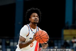 记者：上海三军用命捍卫了主场 广厦今晚犯的错太多了