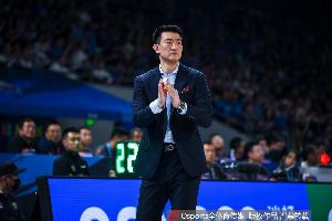 媒体人：王博指导终于发现上海队内线防挡拆的弱点了 反应够慢的