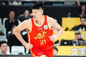 还是你最稳！胡金秋半场7中5高效拿下12分2板1助